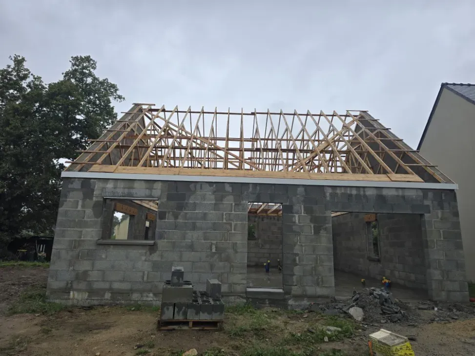 Toit bois et structure parpaing
